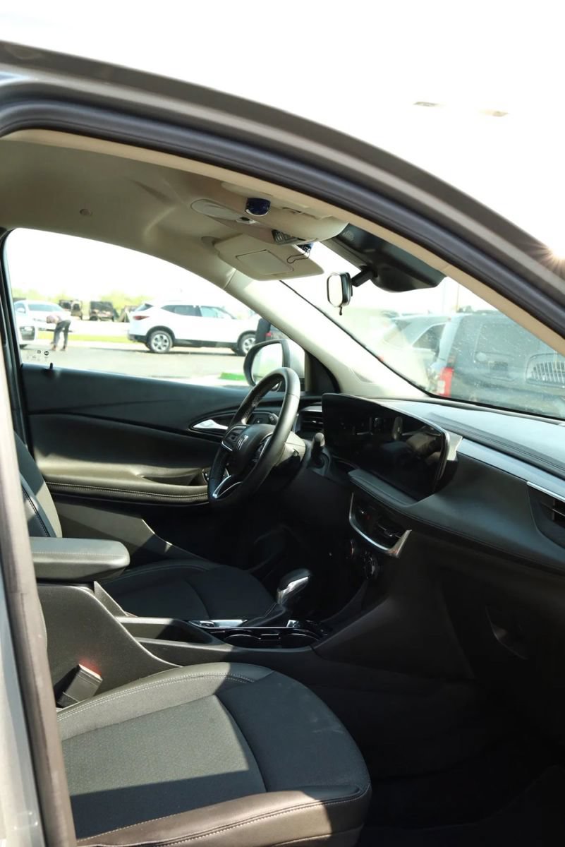 Used 2025 Buick Encore GX Preferred FWD image 44