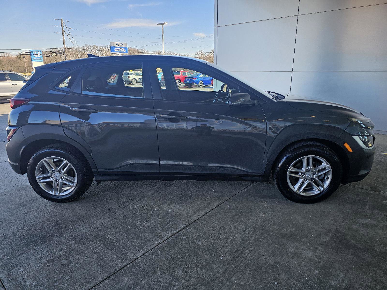Used 2023 Hyundai Kona SE FWD image 6