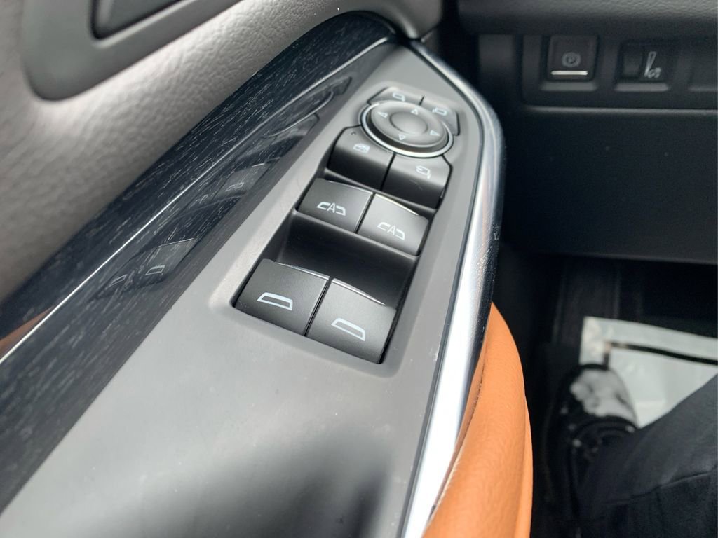 Used 2025 Cadillac XT4 Sport image 32