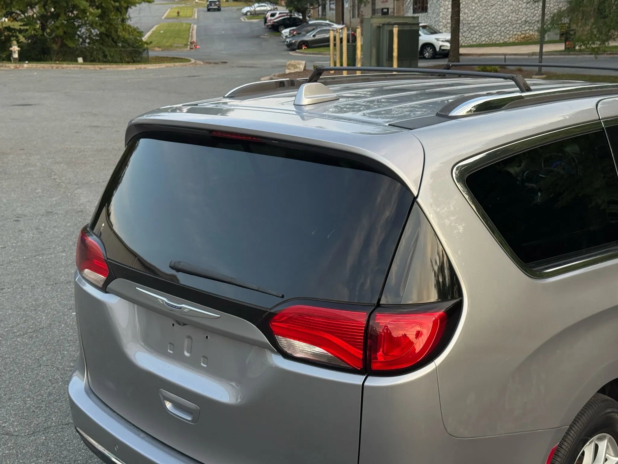 Used 2020 Chrysler Pacifica Touring-L image 5