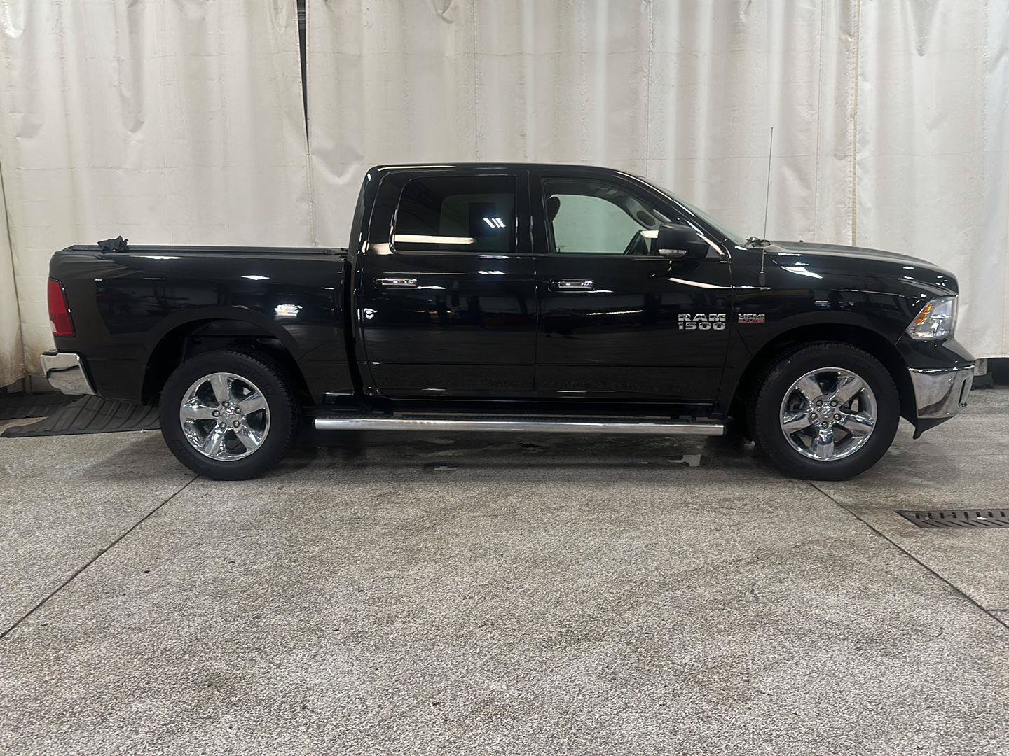 Certified 2017 RAM 1500 Big Horn AWD/4WD image 6