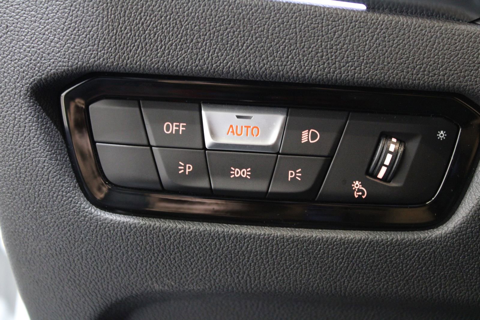 Used 2022 BMW M440i Coupe w/ Premium Package image 25