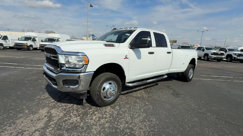 Used 2024 RAM 3500 Tradesman w/ Chrome Appearance Group AWD/4WD image 4