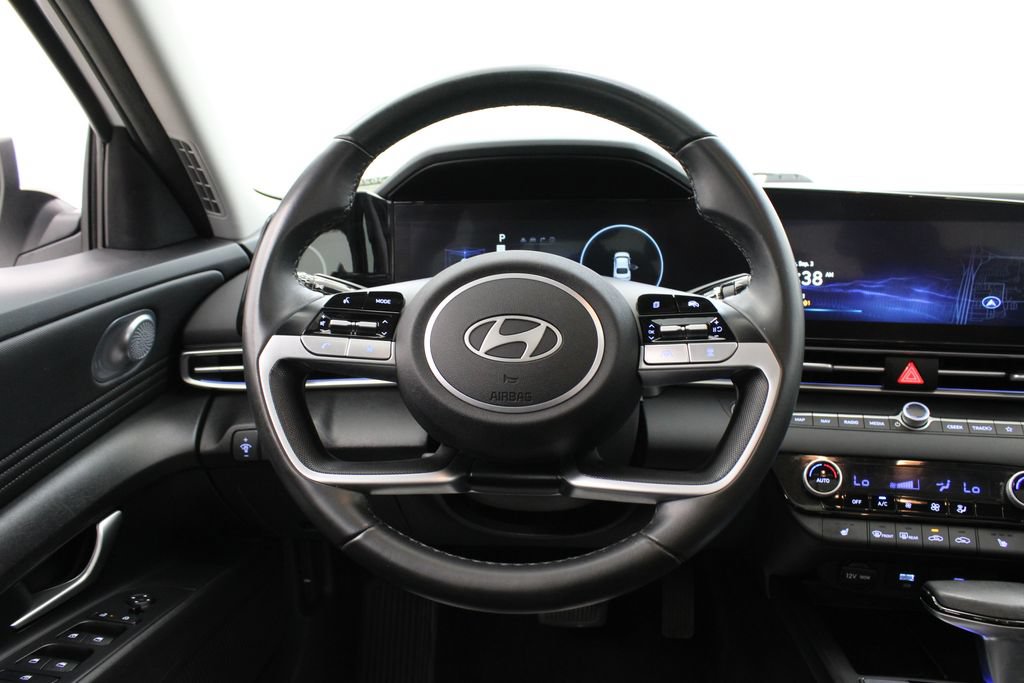 Used 2025 Hyundai Elantra SEL FWD image 23