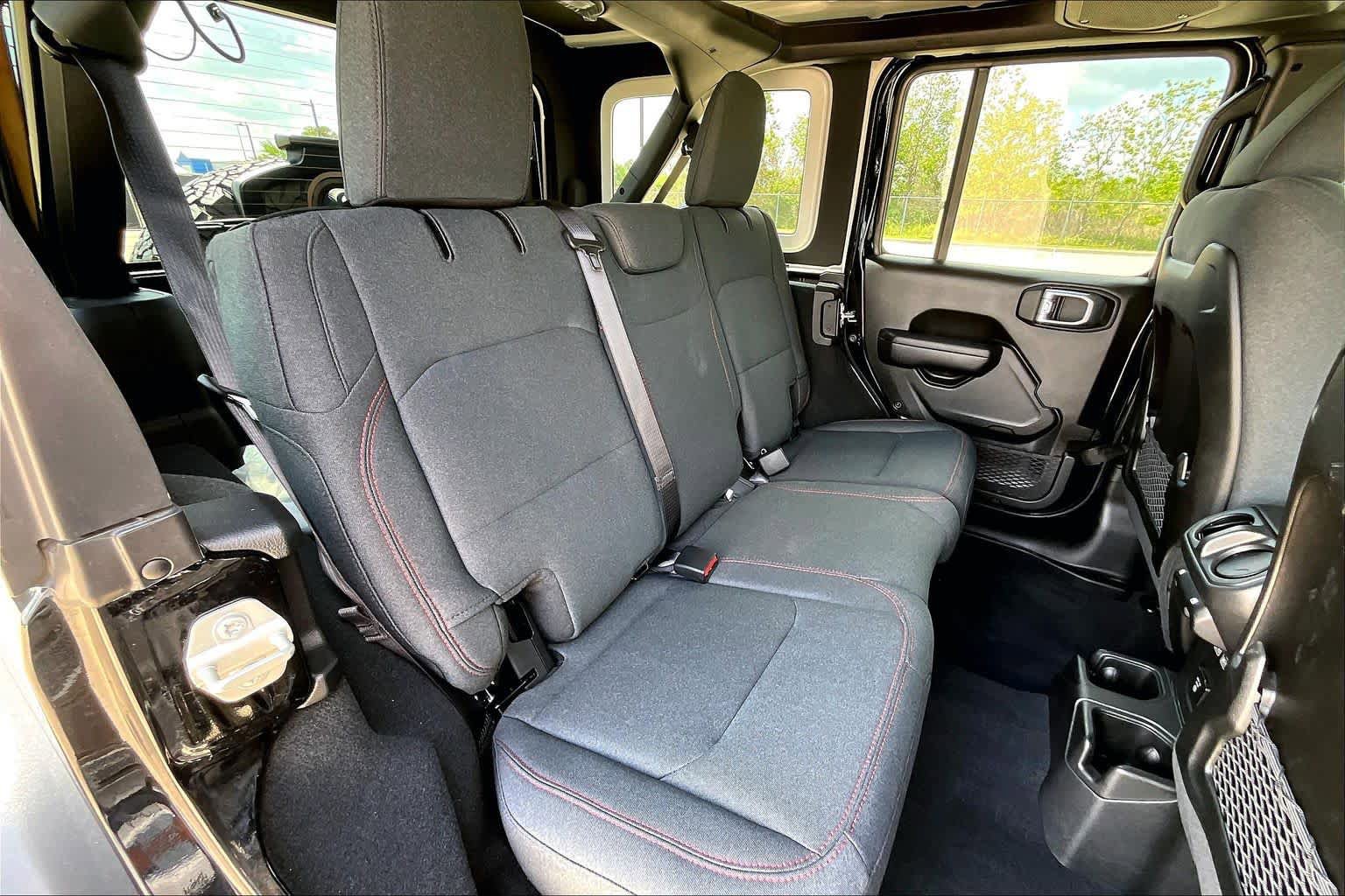 Used 2024 Jeep Wrangler Unlimited Rubicon w/ Convenience Group AWD/4WD image 20