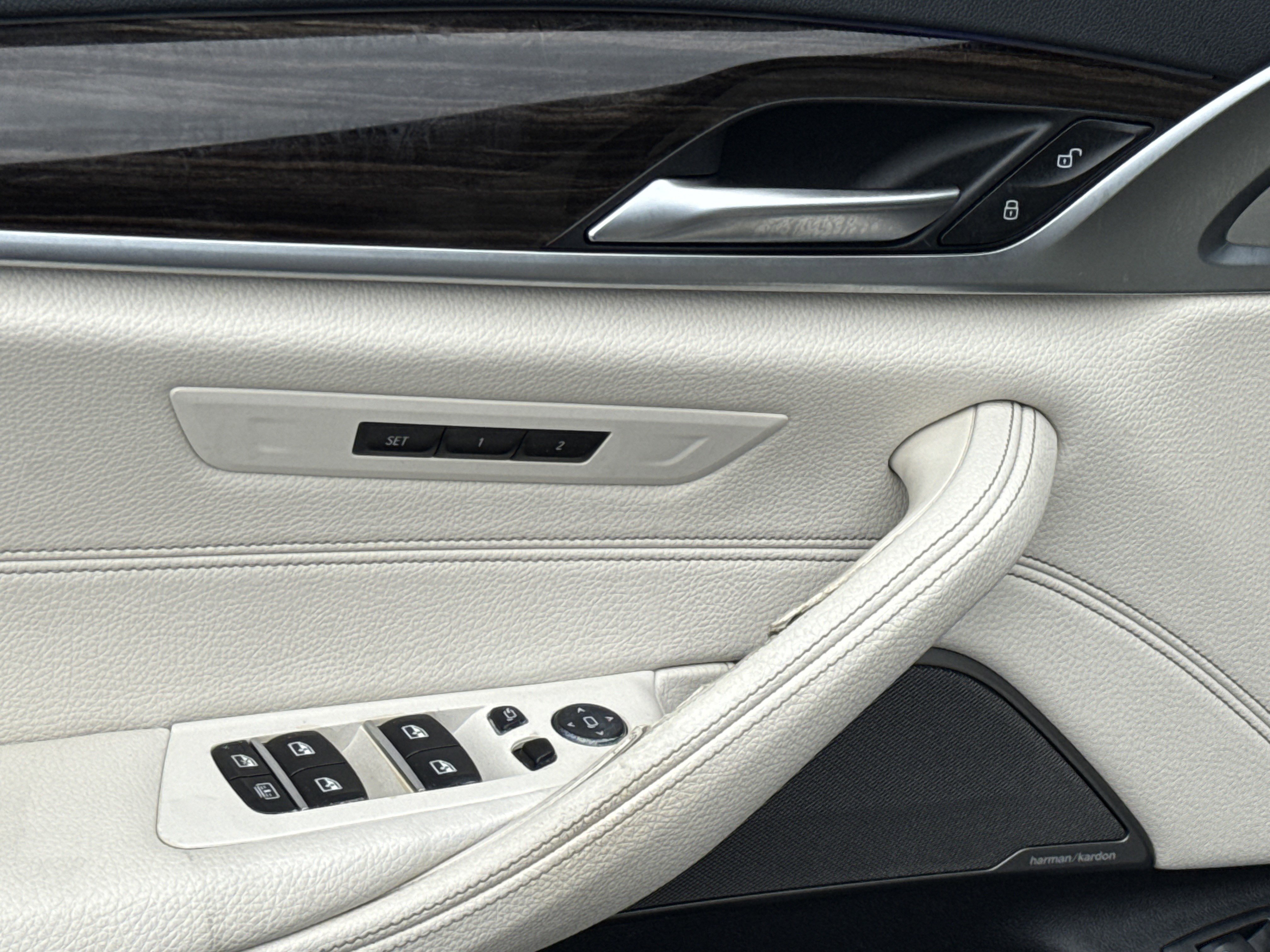Used 2021 BMW 530i w/ Premium Package RWD image 15