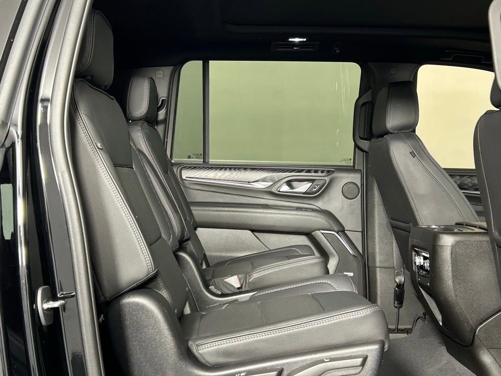 Used 2022 GMC Yukon XL Denali image 13