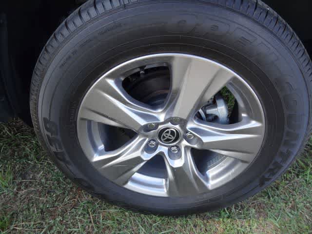 Certified 2025 Toyota RAV4 XLE AWD/4WD image 33