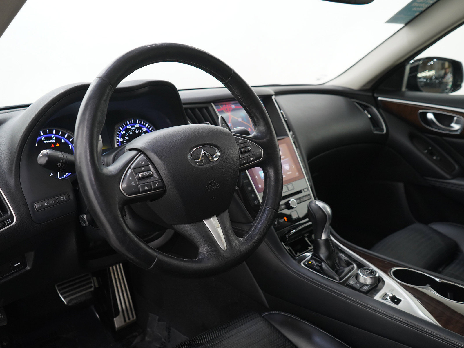 Used 2015 INFINITI Q50 AWD w/ Deluxe Touring Package image 25