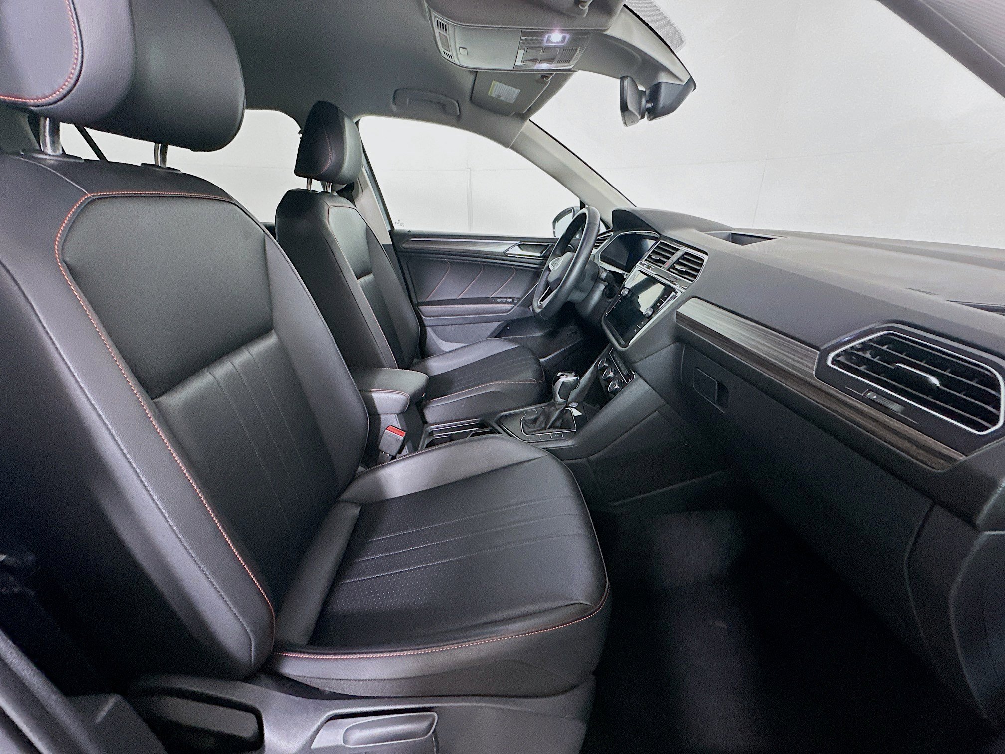 Used 2024 Volkswagen Tiguan Wolfsburg Edition image 31