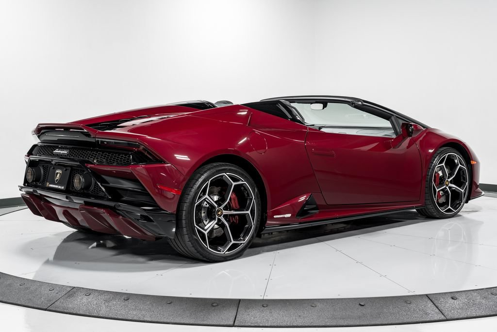Used 2022 Lamborghini Huracan EVO RWD image 3