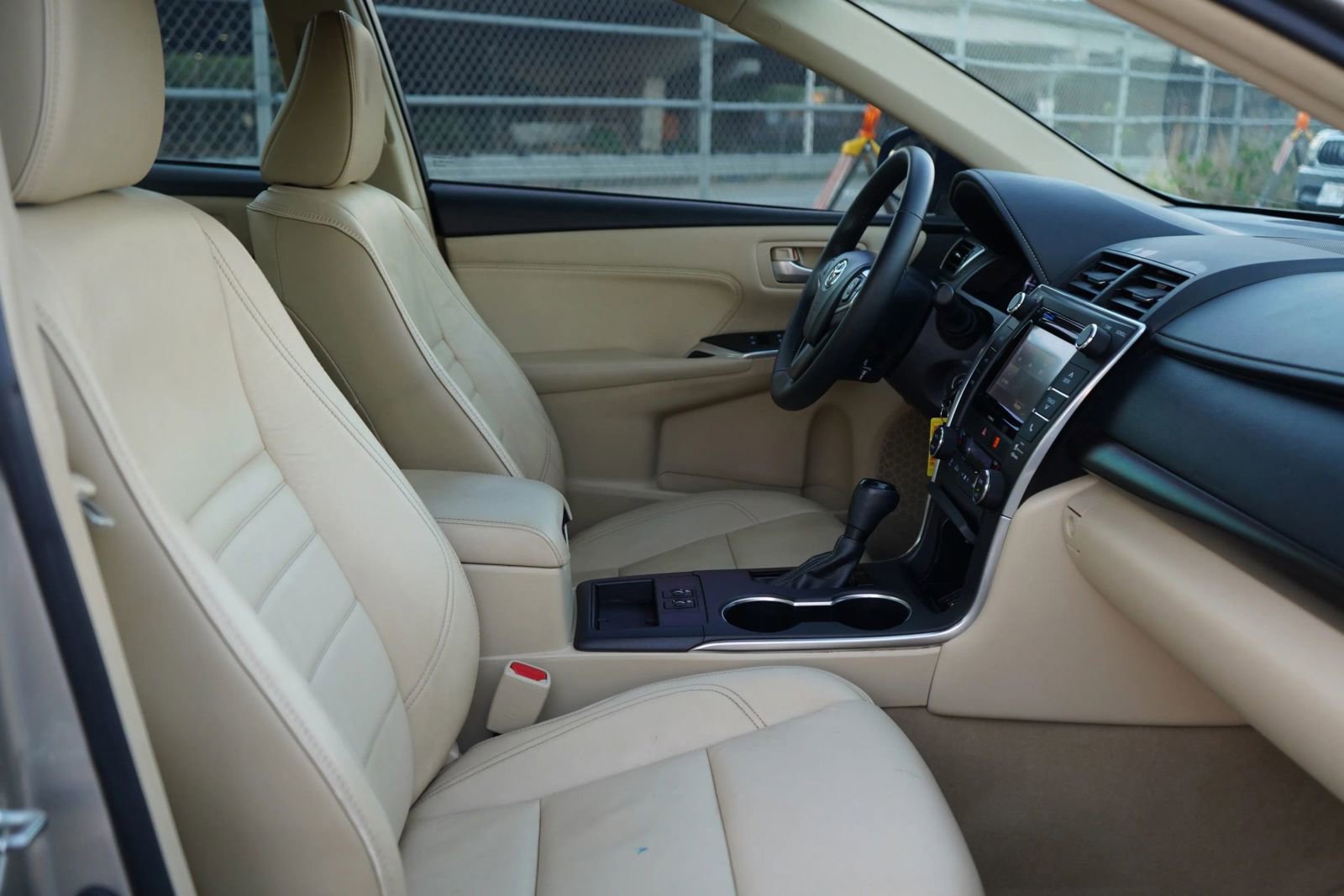 Used 2016 Toyota Camry XLE image 22