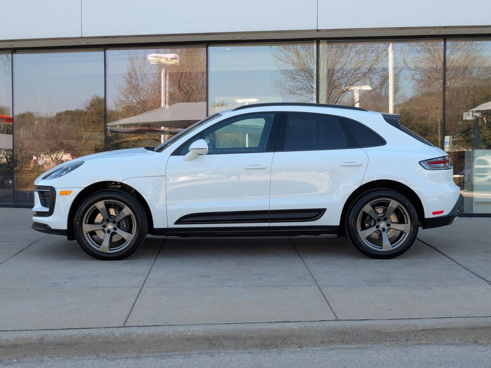 Certified 2025 Porsche Macan video 2