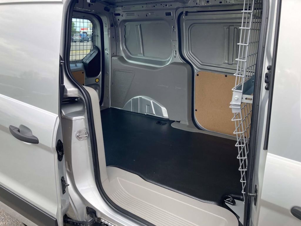 Used 2023 Ford Transit Connect XLT image 17
