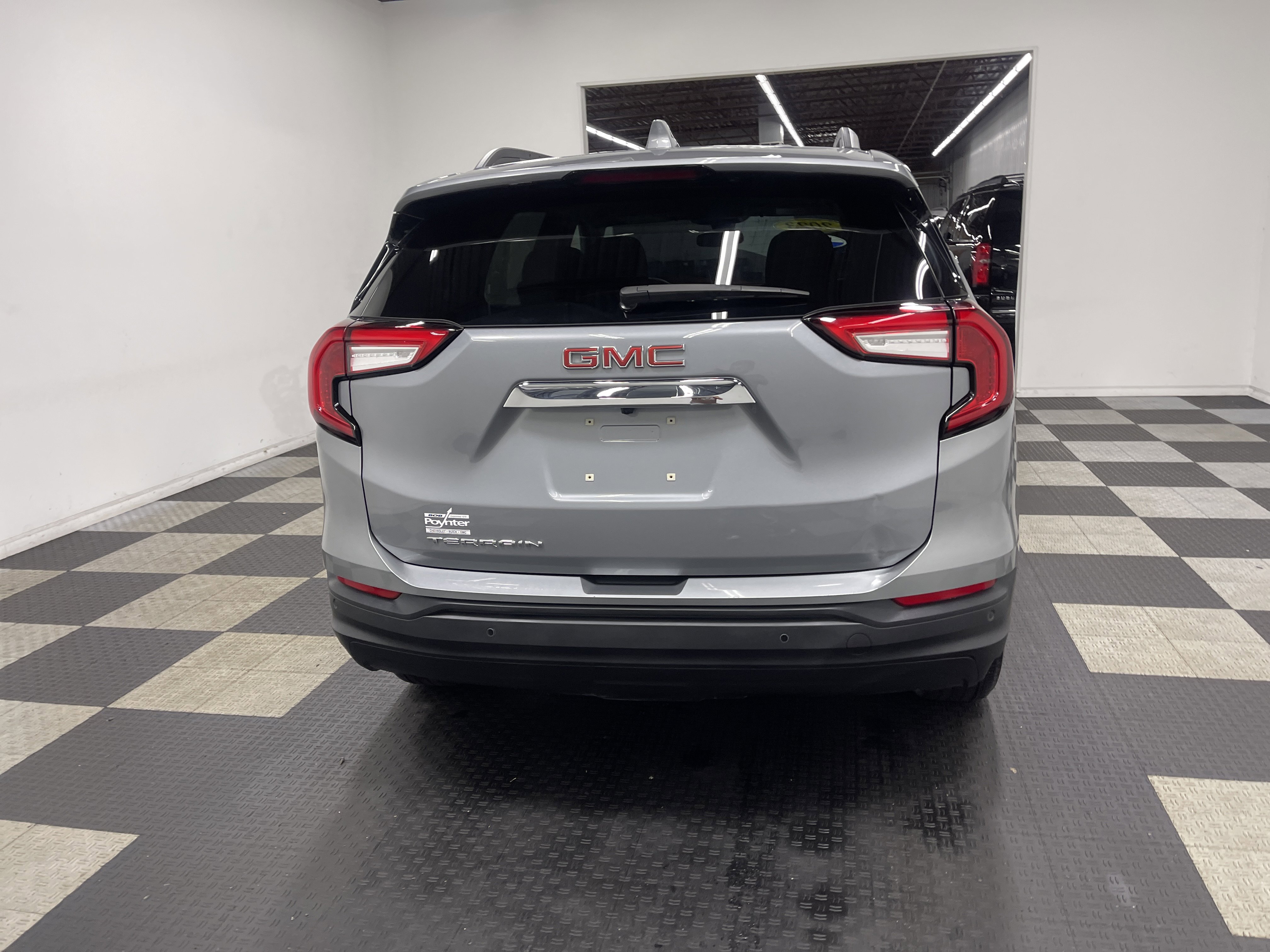 Used 2023 GMC Terrain SLE w/ Driver Convenience Package FWD image 3