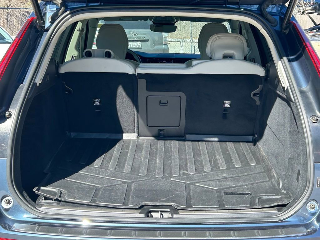 Used 2023 Volvo XC60 B5 Plus w/ Climate Package image 15