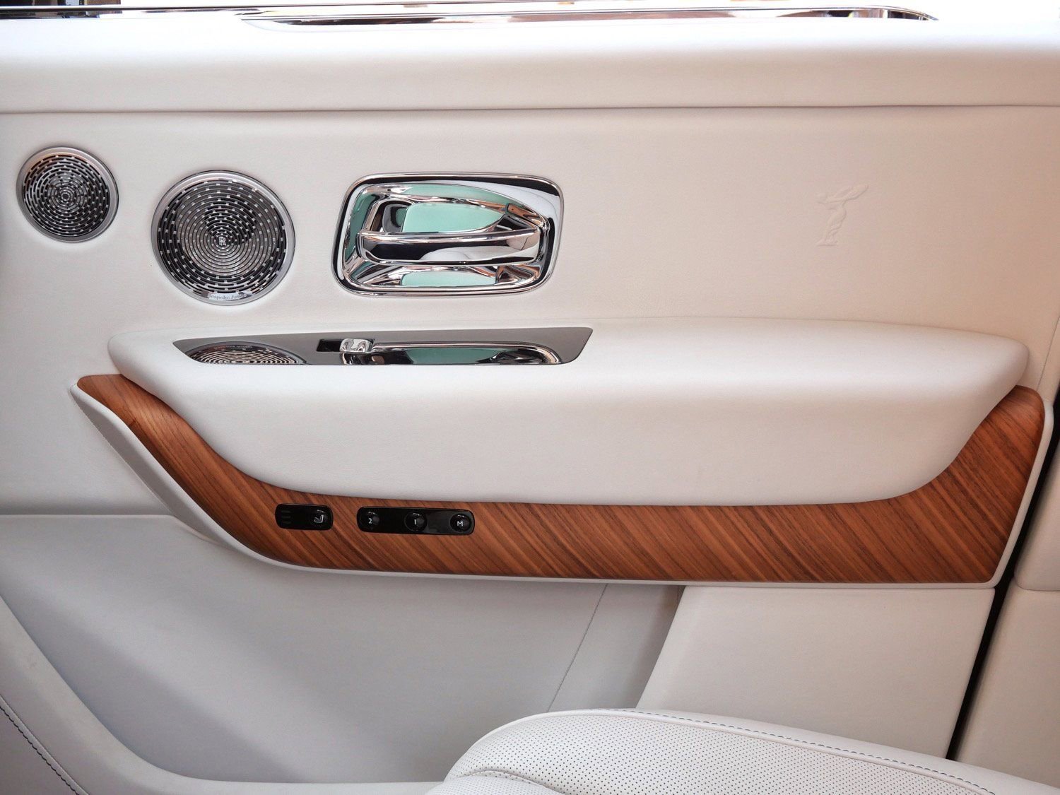 Certified 2023 Rolls-Royce Cullinan w/ Cullinan Package image 11