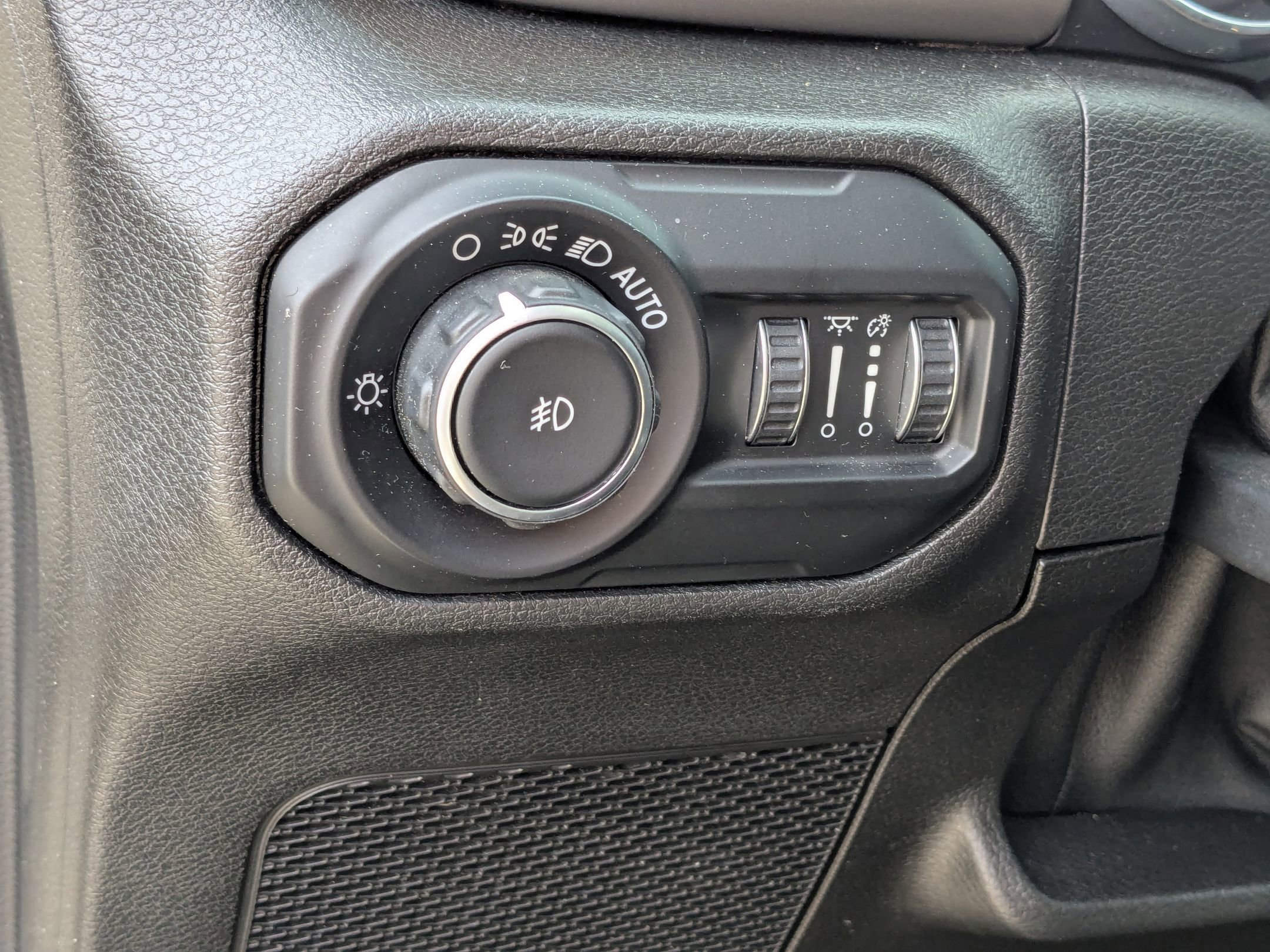 Used 2018 Jeep Wrangler Unlimited Sport S image 16