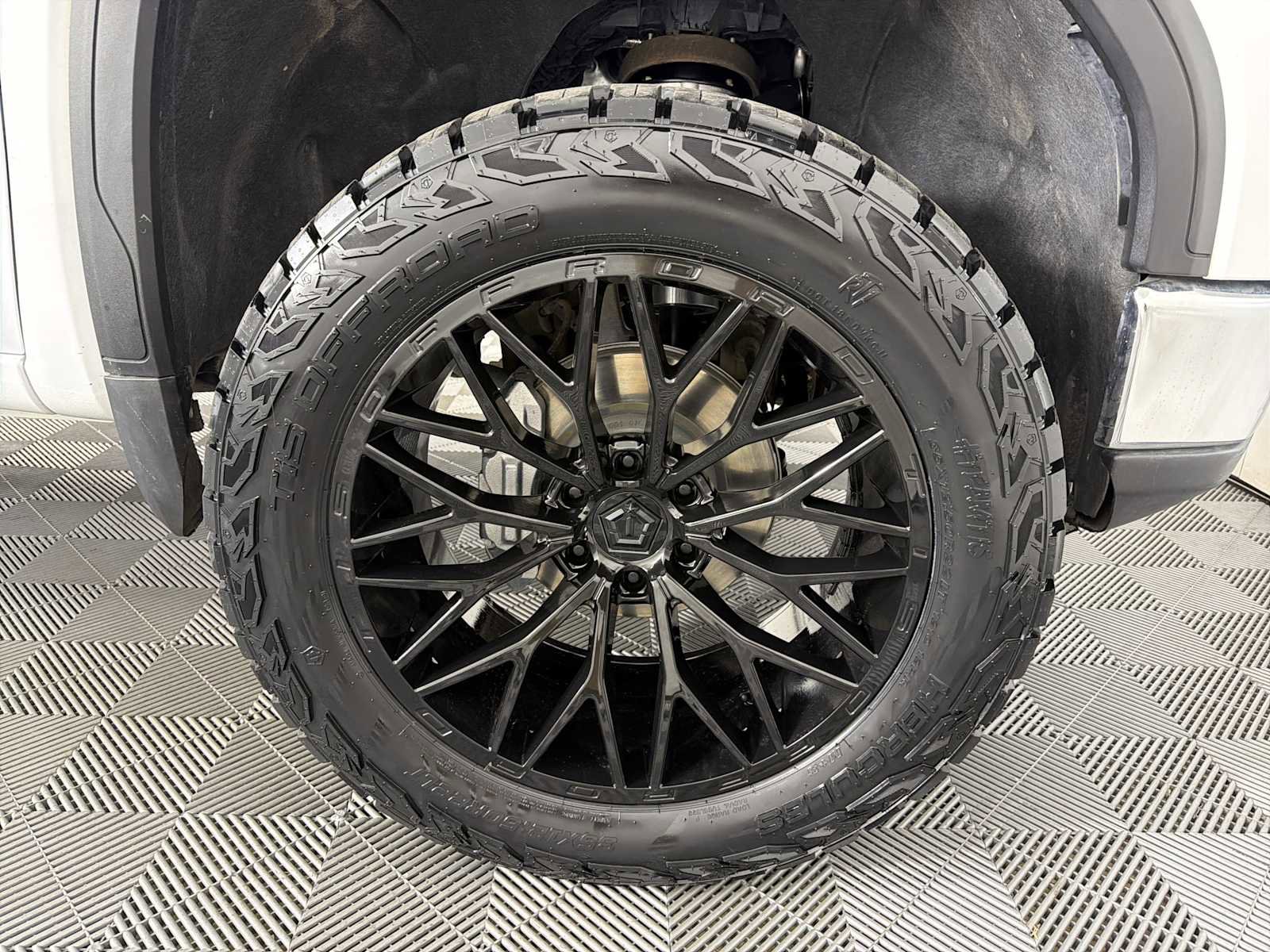 Used 2025 GMC Sierra 1500 SLT image 8