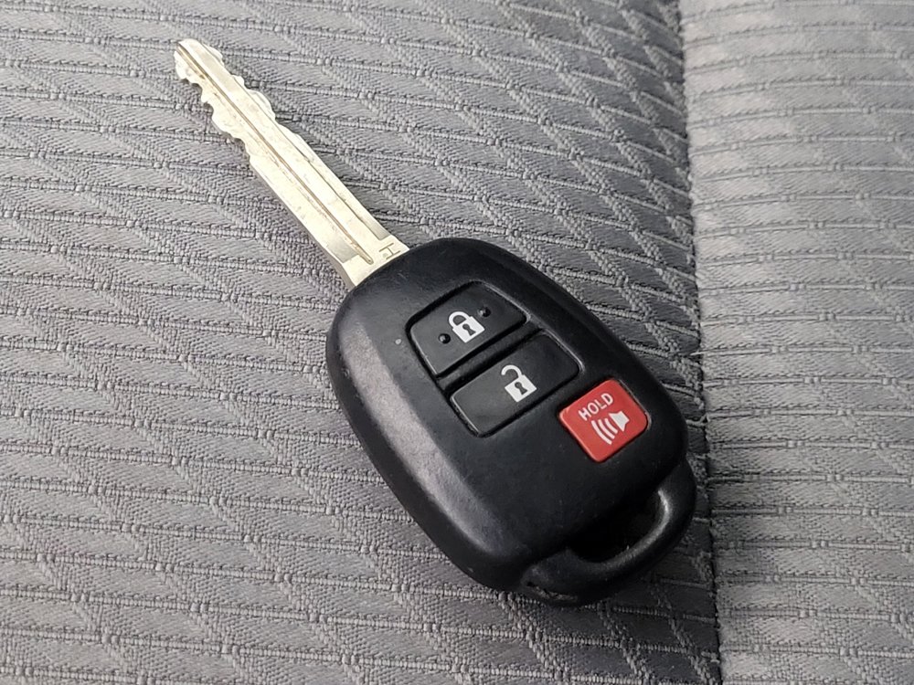 Used 2019 Toyota Highlander LE image 32