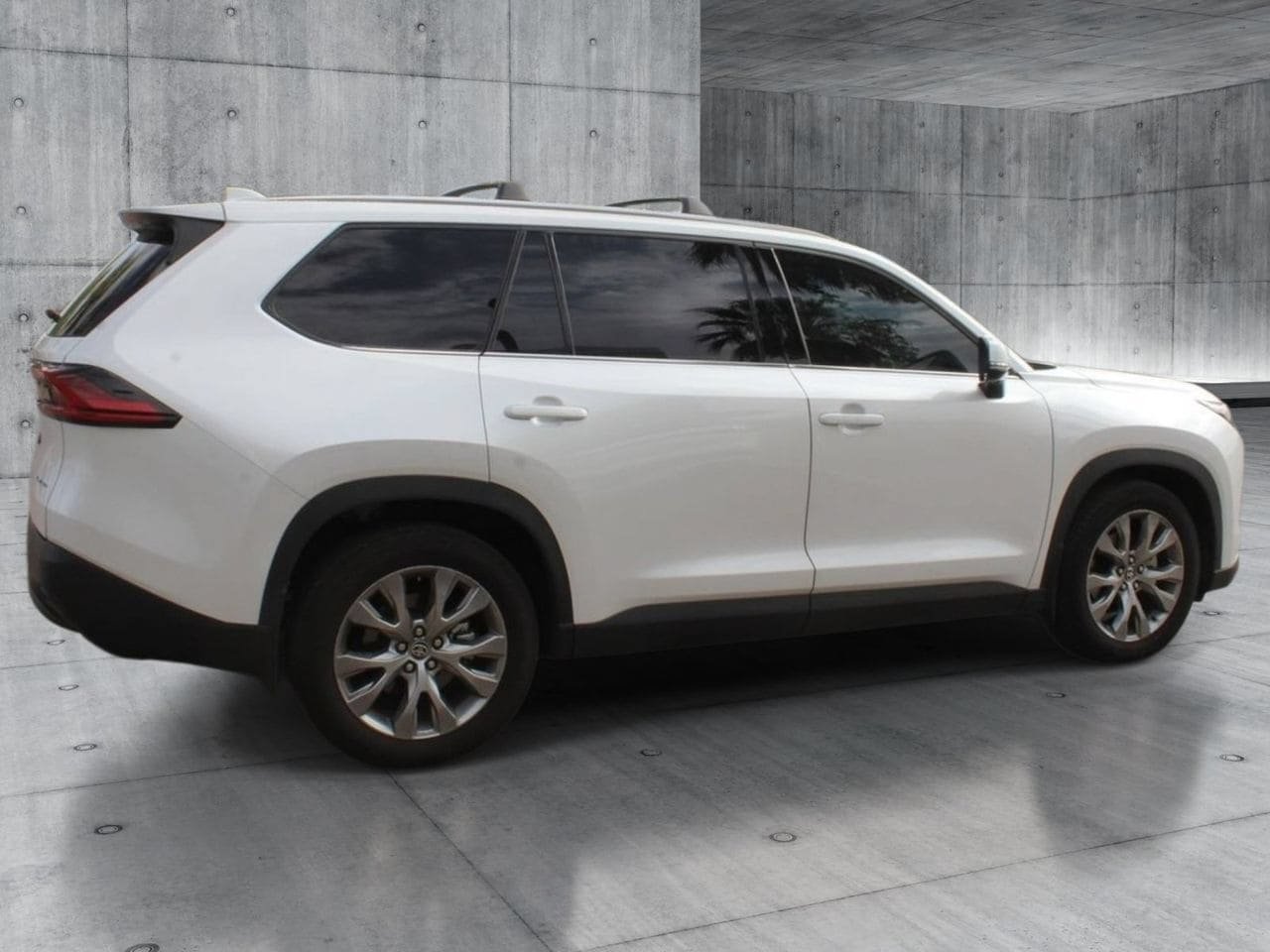 Used 2025 Toyota Grand Highlander FWD image 8