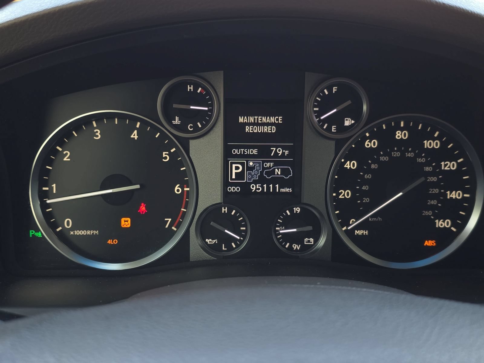 Used 2015 Lexus LX 570 4WD w/ Luxury Package image 16
