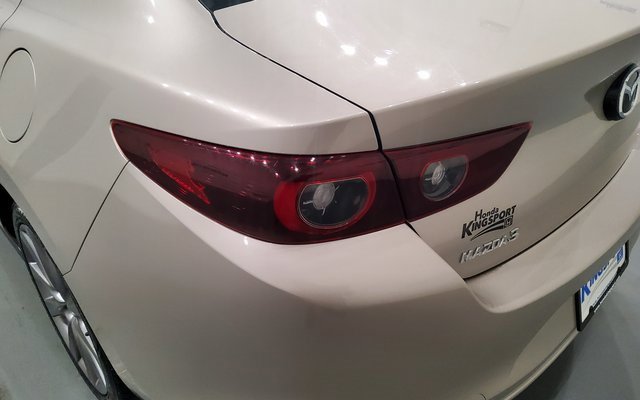 Used 2024 MAZDA MAZDA3 s image 12