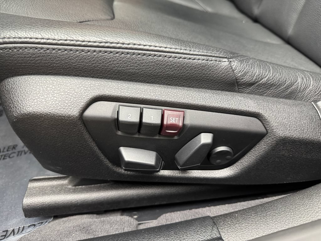Used 2015 BMW 320i xDrive Sedan AWD/4WD image 12