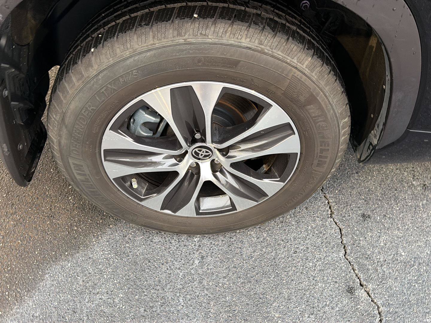 Certified 2021 Toyota Highlander XLE AWD/4WD image 39