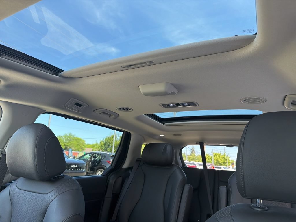 Used 2025 Kia Carnival SX Prestige FWD image 13