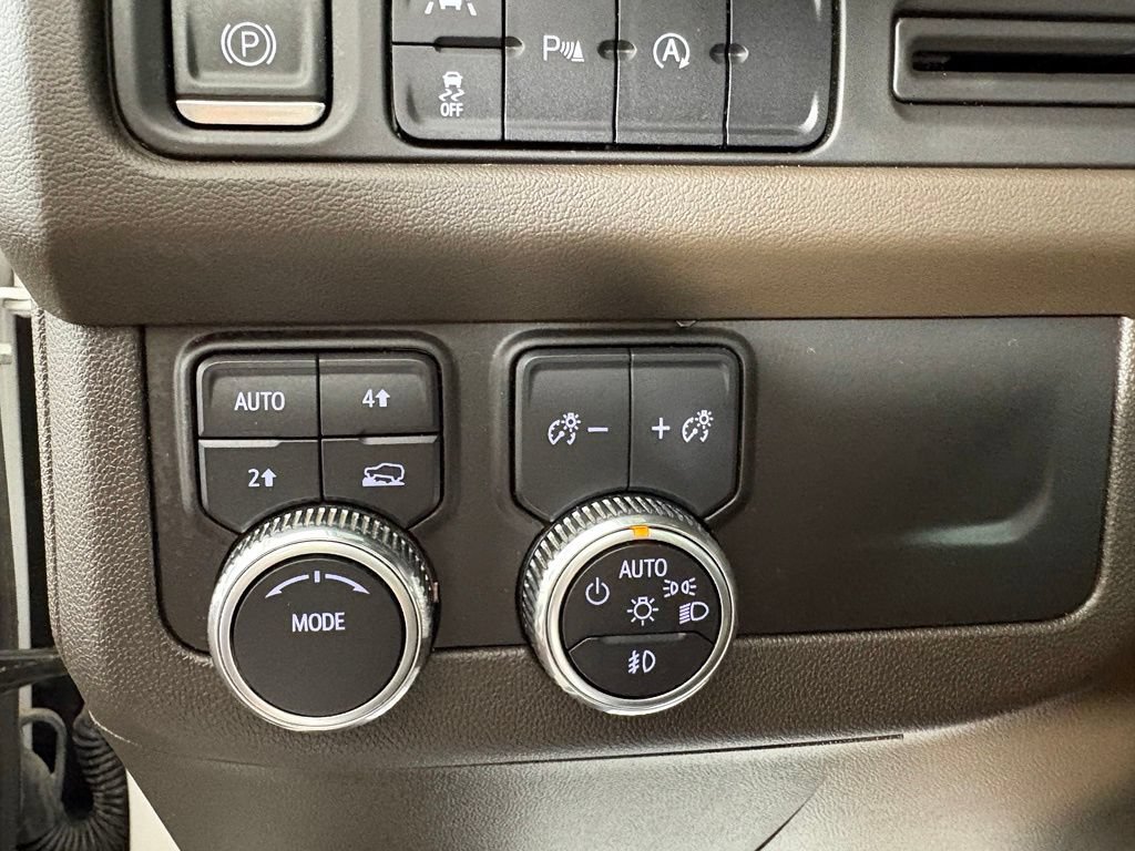 Used 2023 GMC Yukon XL SLT AWD/4WD image 18