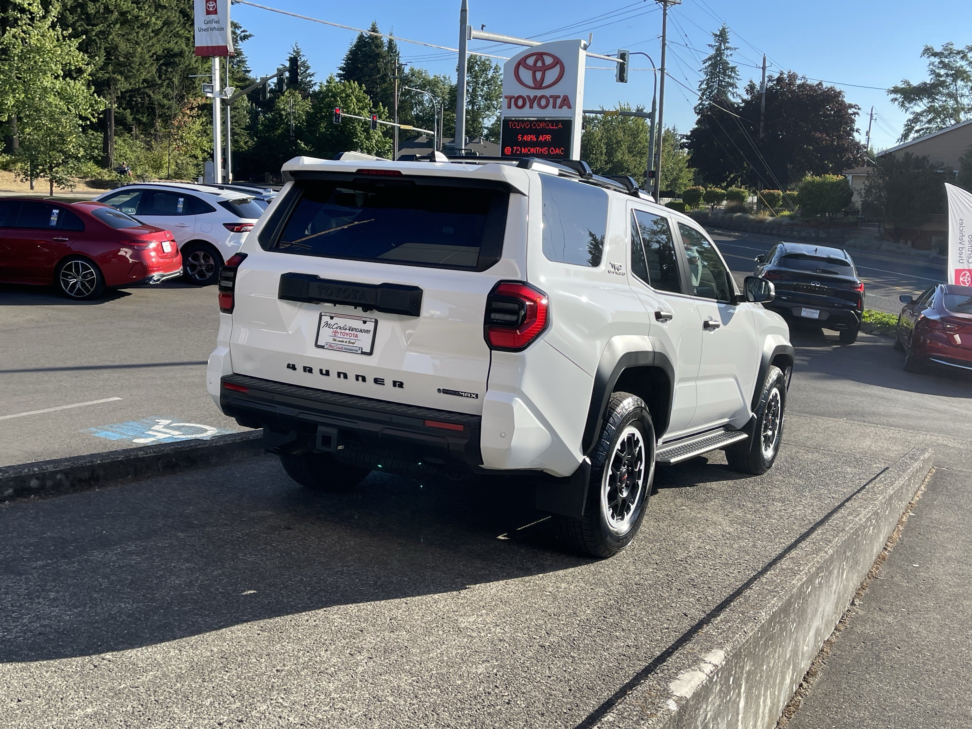 Certified 2025 Toyota 4Runner TRD Off-Road AWD/4WD image 5