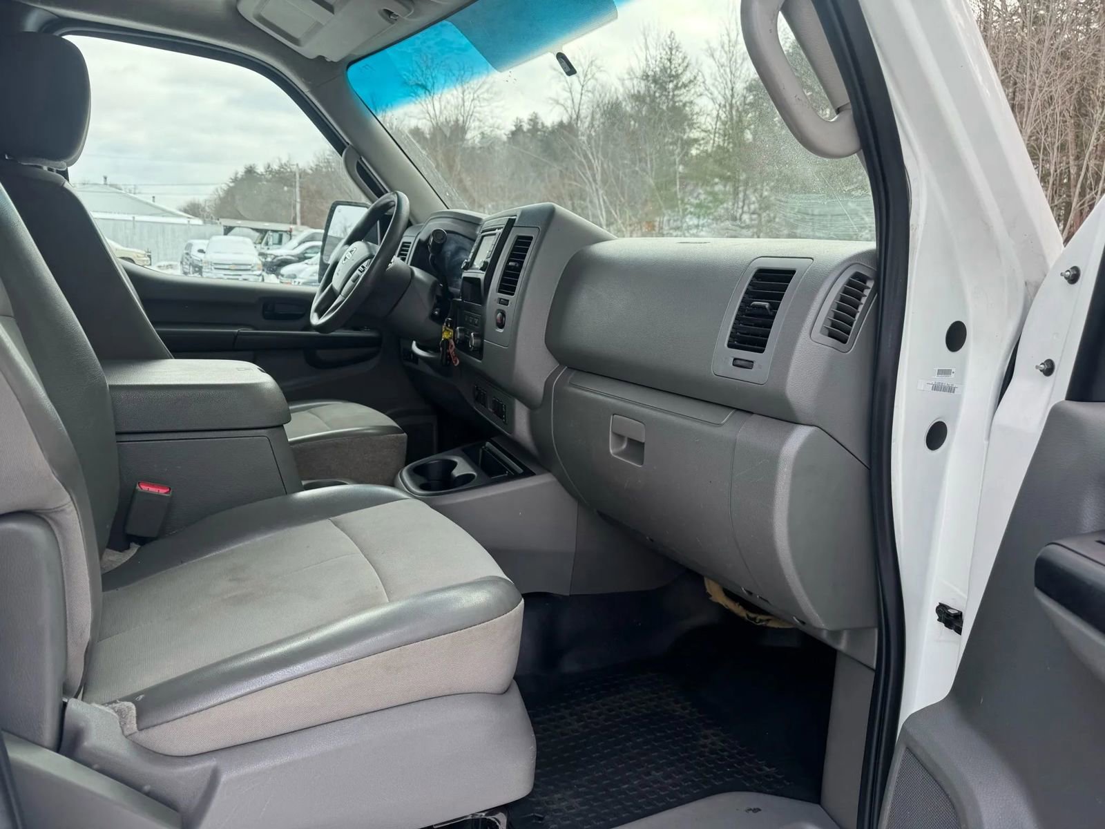 Used 2015 Nissan NV 2500 SV w/ Technology Package image 16