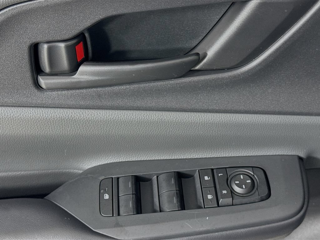 Used 2025 Toyota Prius LE FWD image 21