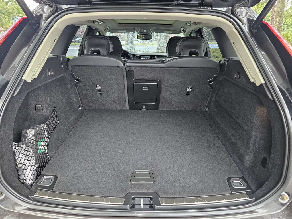Certified 2023 Volvo XC60 B5 Ultimate w/ Climate Package FWD image 11