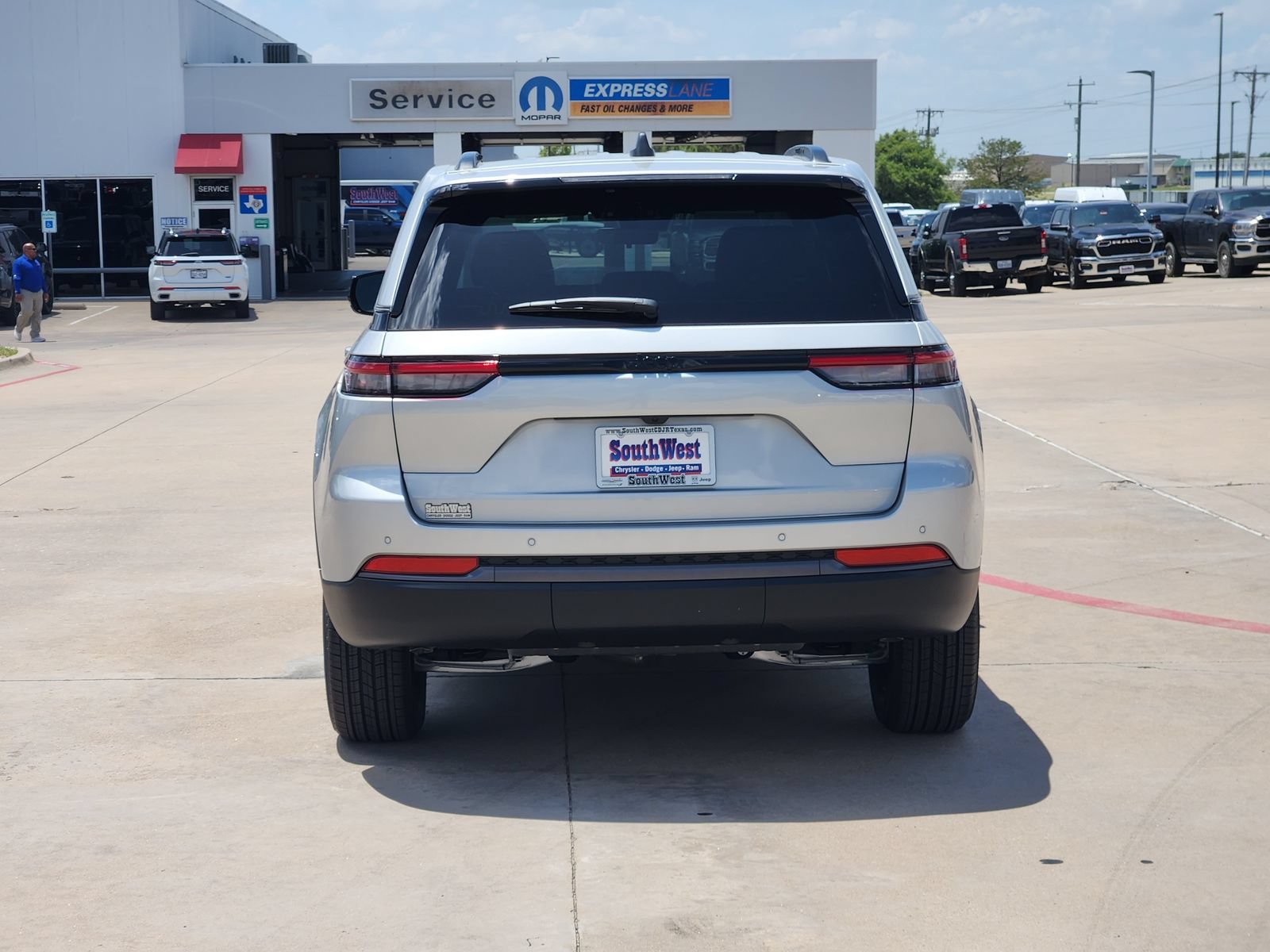 New 2026 Jeep Grand Cherokee Altitude RWD image 8
