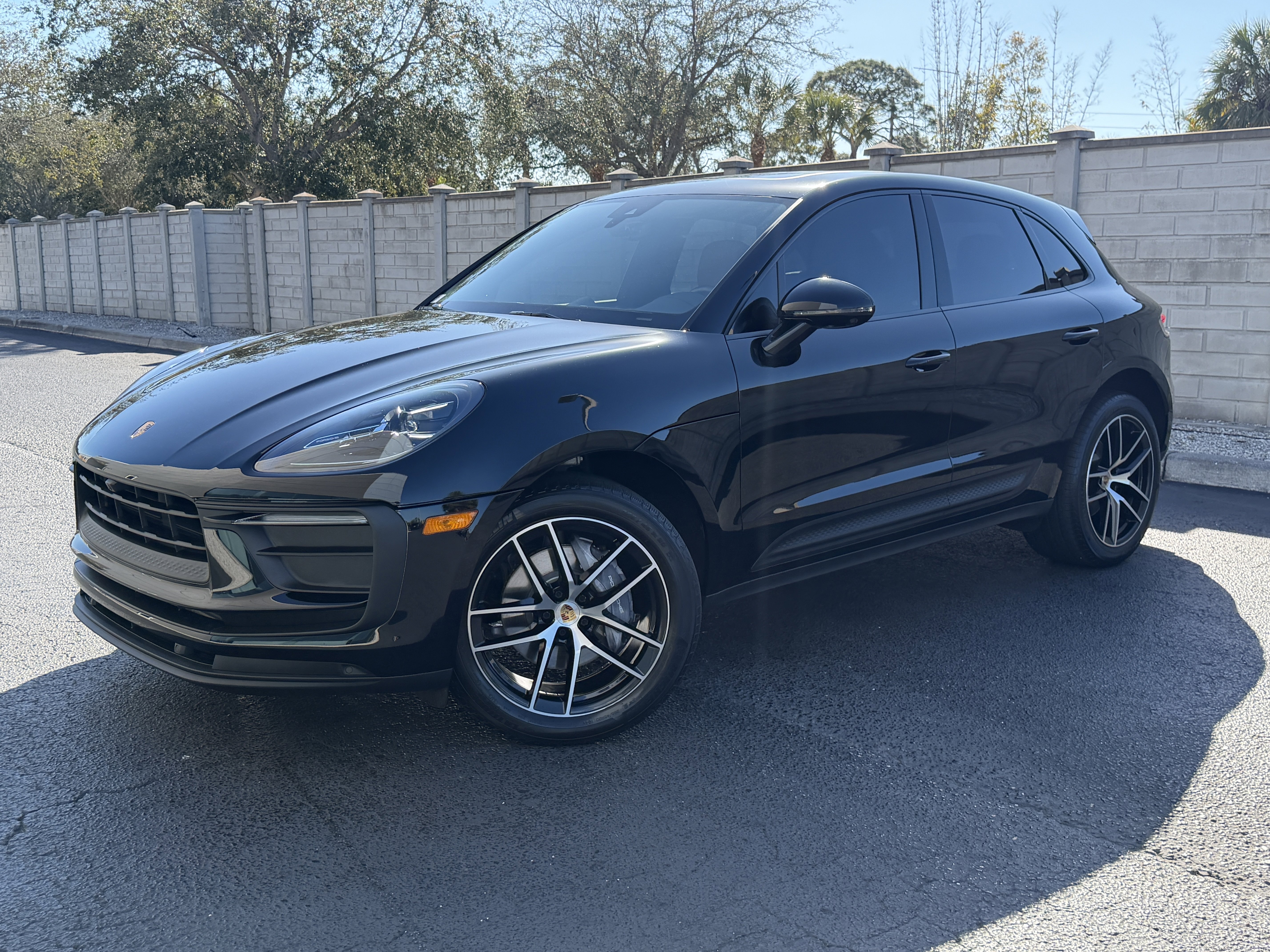 Certified 2022 Porsche Macan image 1