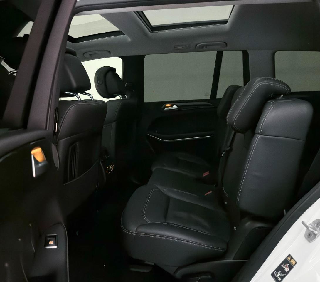 Used 2015 Mercedes-Benz GL 550 4MATIC w/ Driver Assistance Package image 22