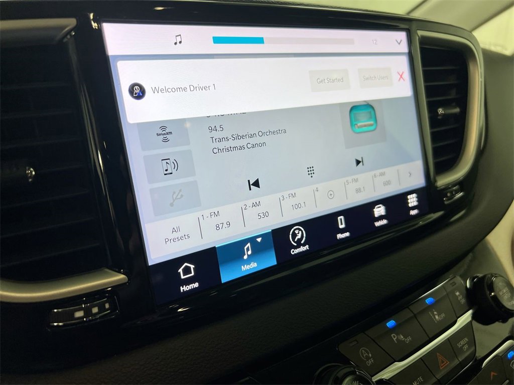 Used 2024 Chrysler Pacifica Touring-L image 13