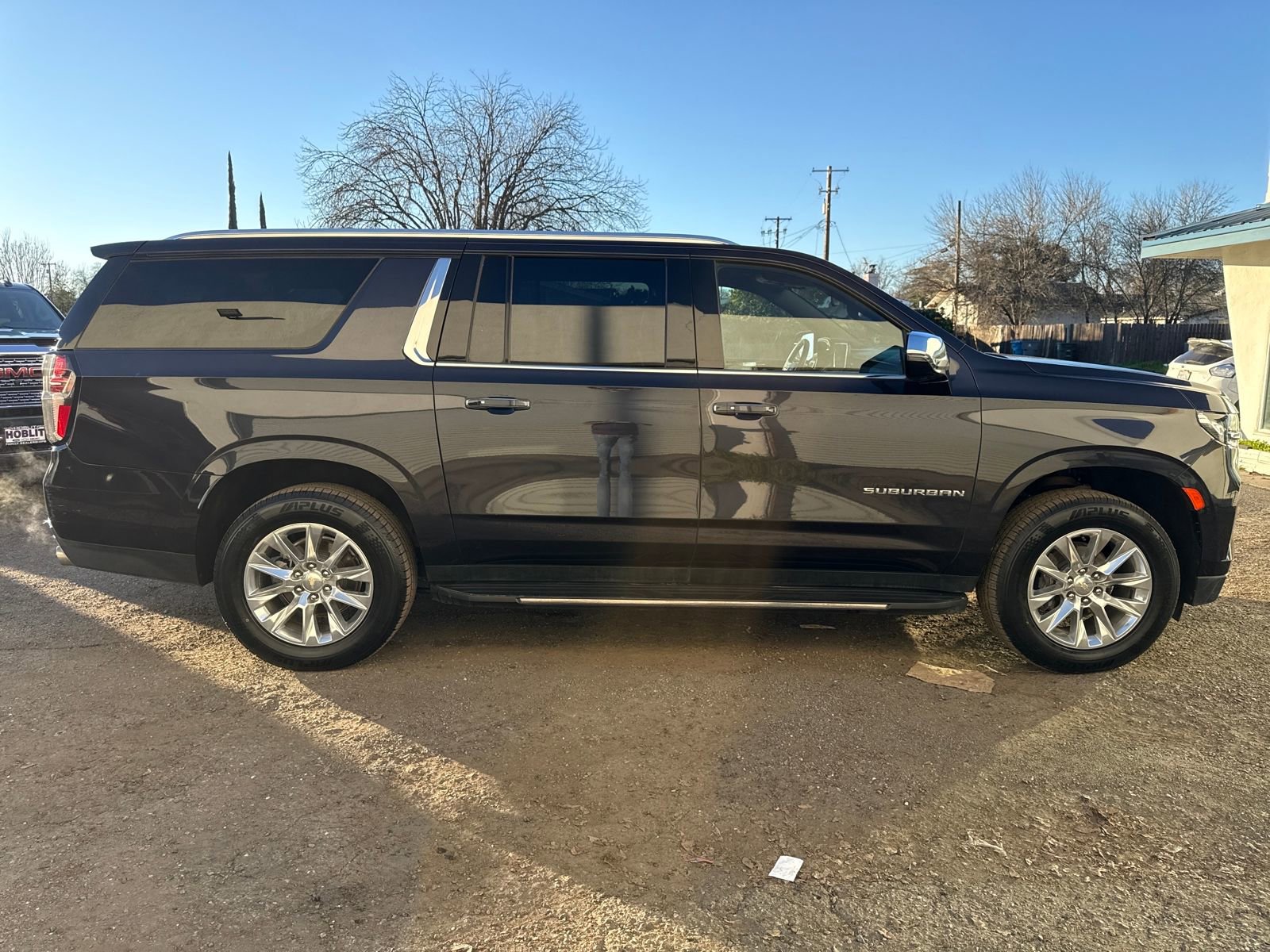 Used 2023 Chevrolet Suburban Premier image 6