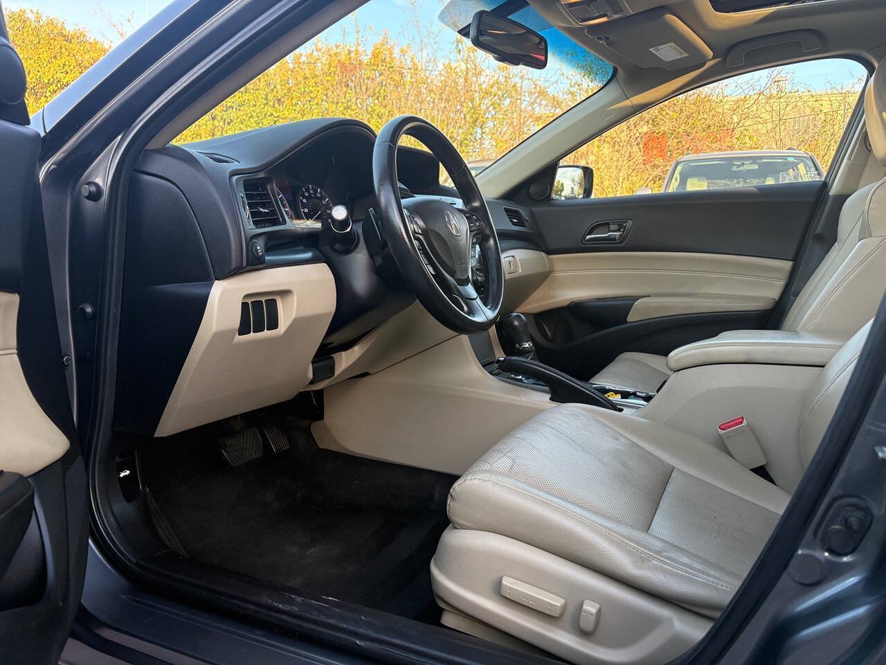 Used 2013 Acura ILX w/ Technology Package FWD image 9