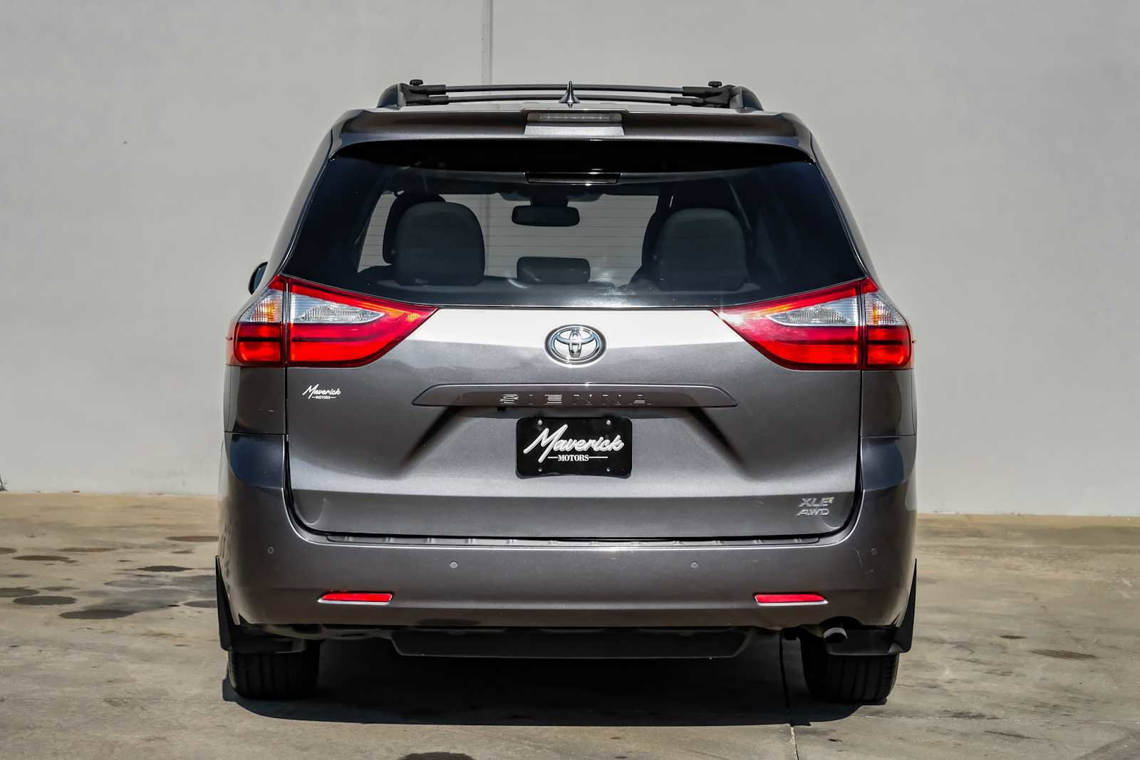 Used 2018 Toyota Sienna XLE image 10