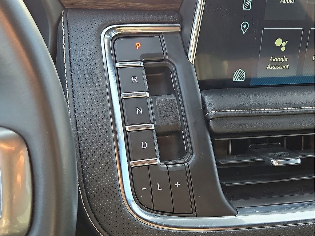 Used 2024 Chevrolet Suburban Premier image 31