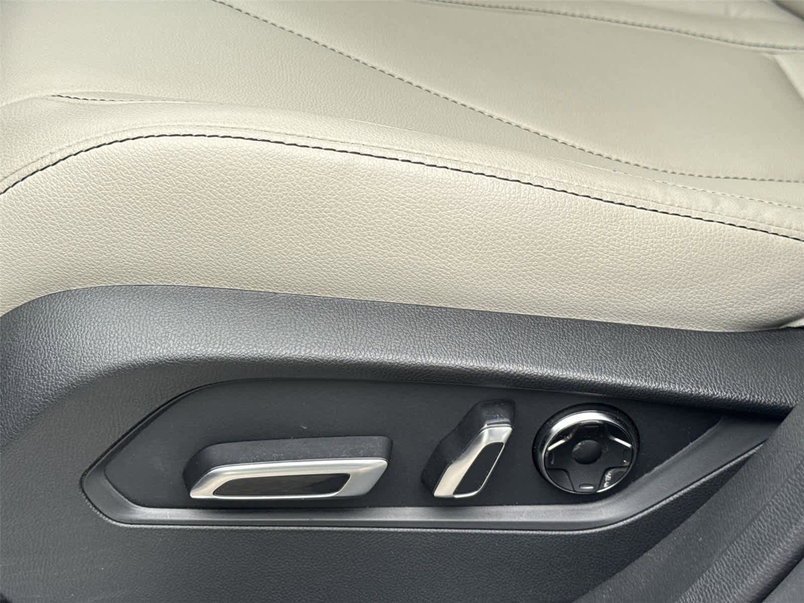 Certified 2025 Acura RDX SH-AWD image 12