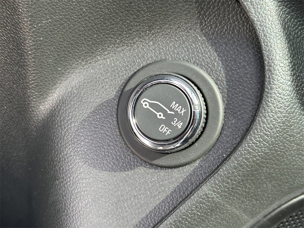 Used 2020 Buick Encore GX Essence w/ Advanced Technology Package image 25