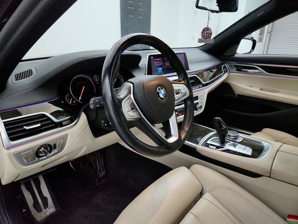 Used 2019 BMW 740i w/ M Sport Package RWD image 13