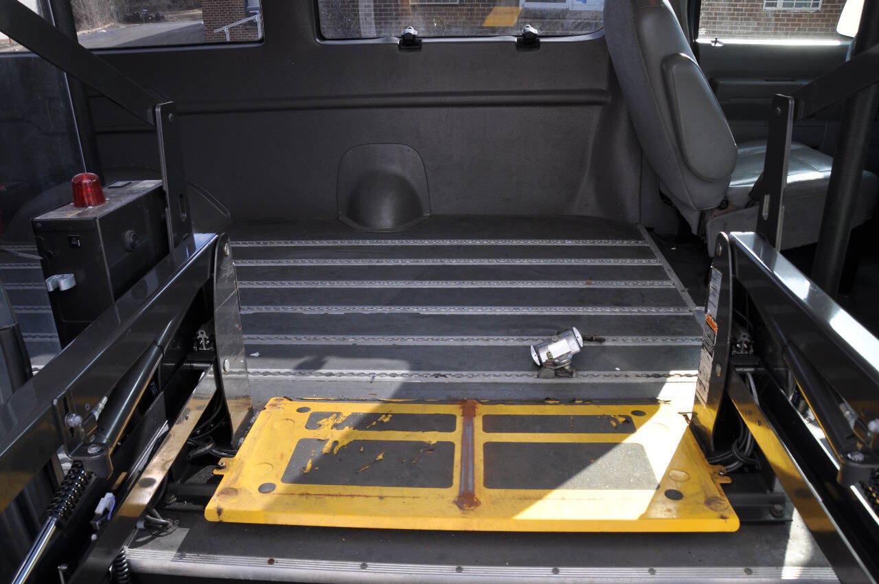 Used 2014 Ford E-350 and Econoline 350 Extended Super Duty w/ Power Group RWD image 20