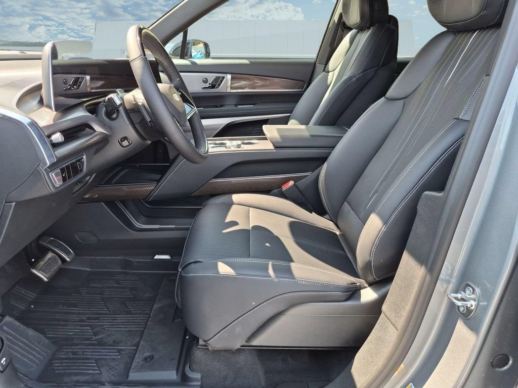 New 2027 Cadillac Vistiq Sport w/ LPO, Floor Liner Package AWD/4WD image 11