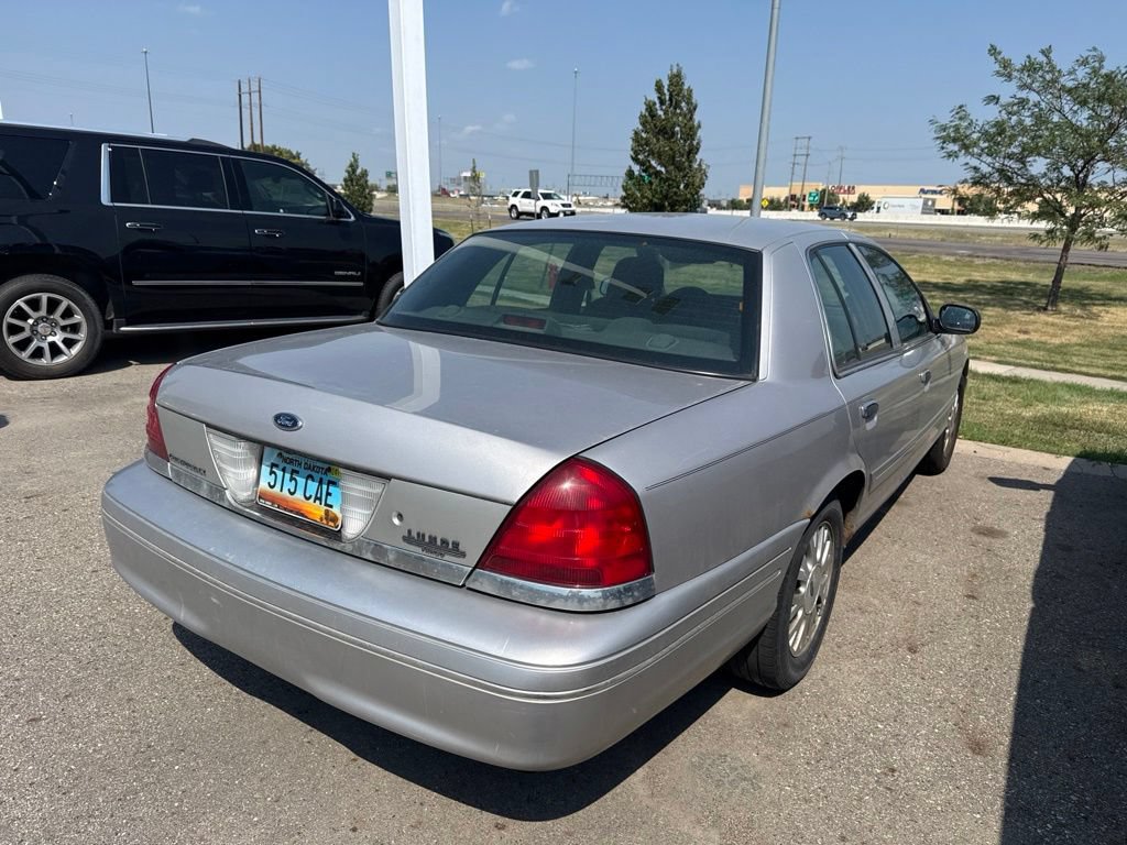 Used 2004 Ford Crown Victoria LX RWD image 4
