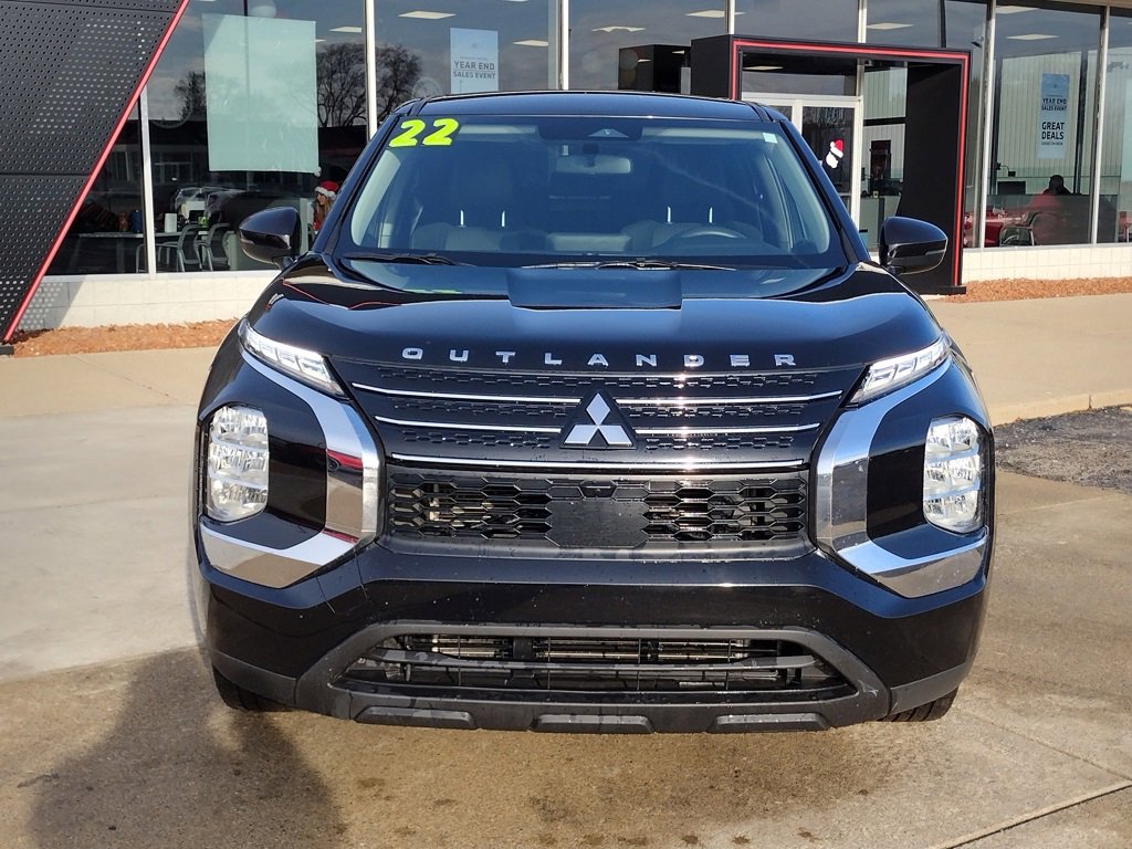 Used 2022 Mitsubishi Outlander ES image 2
